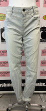 Charger l'image dans la galerie, Guess Pinstriped Jeans (Size 32)
