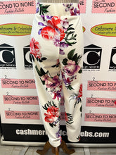 Load image into Gallery viewer, White Floral Pants (Size 16)
