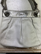 Charger l'image dans la galerie, Coach Ashley Hippie Crossbody
