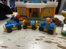 Cargar imagen en el visor de la galería, Vintage Fisher Price 1980's Airport Set
