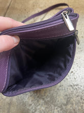 Load image into Gallery viewer, Discovery Canada Leather Crossbody
