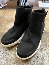 Load image into Gallery viewer, Sorel Explorer Bootie (Size 8)
