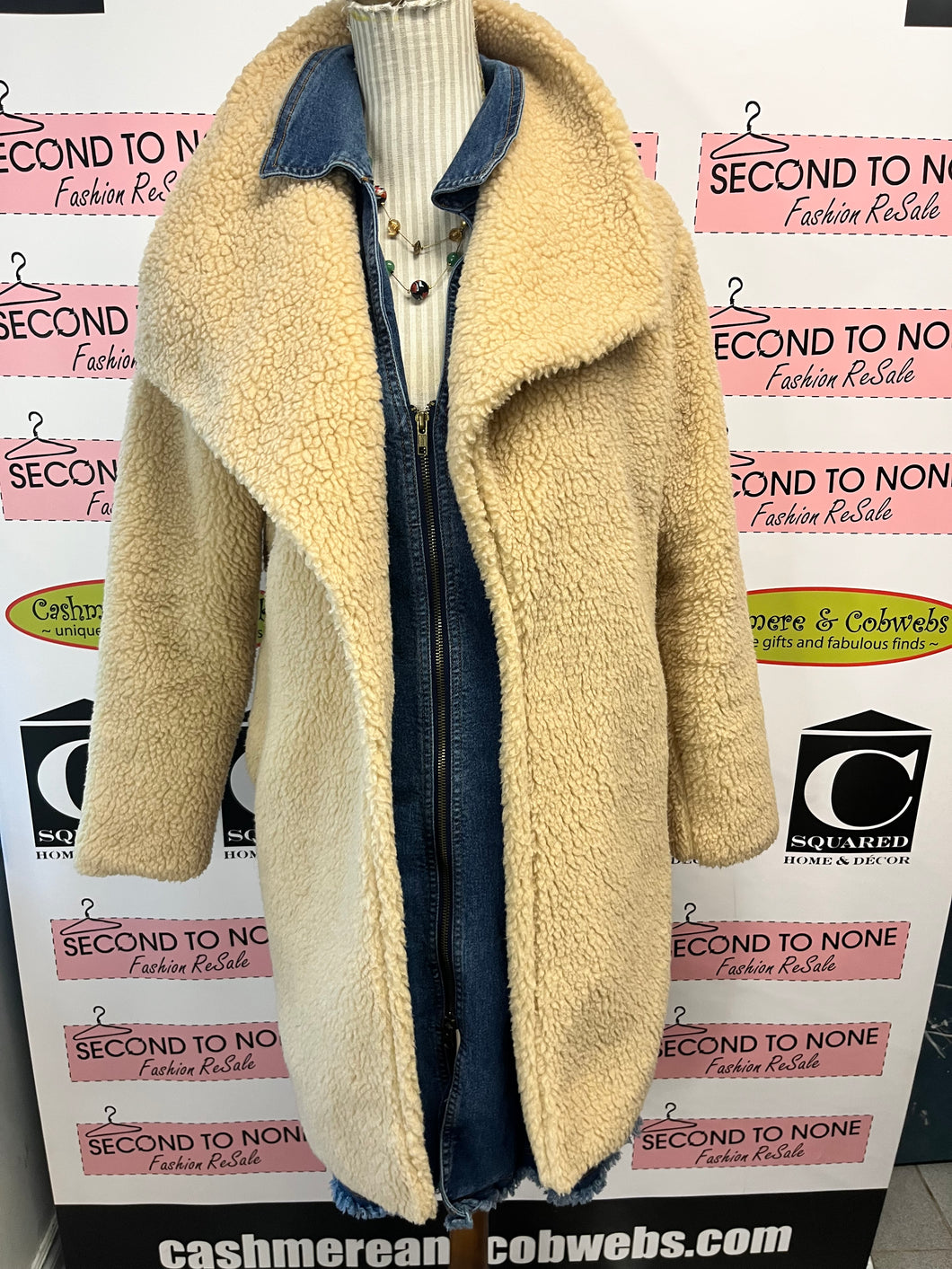 Boohoo Open Front Teddy Coat (Size S)