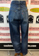 Load image into Gallery viewer, Levi's 541 Jeans (Size 32 x 32)
