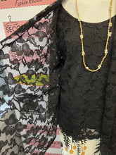 Cargar imagen en el visor de la galería, Traditions Black Lace Fooler Top (Size L)
