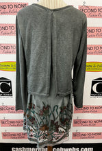 Load image into Gallery viewer, Embroidered Floral Hem Grey Dress (Size L)

