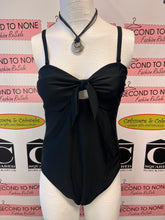 Cargar imagen en el visor de la galería, Black One-Piece with Tie Front (Size Large)
