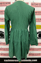Cargar imagen en el visor de la galería, NWT Green Tiered Dress (Size M)
