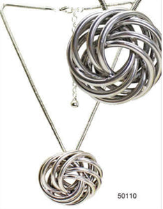 Wire Circles Necklace