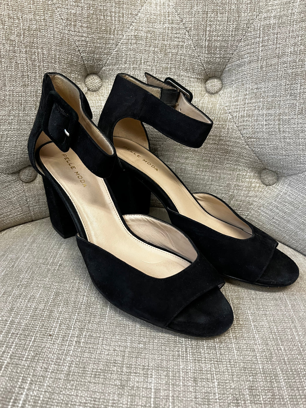 Pelle Moda Chunky Heels (Size 9)