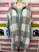 Load image into Gallery viewer, Grey &amp; White Zip Up Shawl (Size L)
