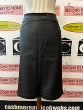Charger l'image dans la galerie, Danier Genuine Leather Skirt (Size 16)

