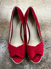 Load image into Gallery viewer, Denver Hayes Wedge Heels (Size 9)
