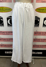 Load image into Gallery viewer, NWT White Wide Leg Pants (Size M)
