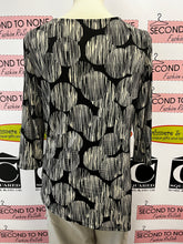 Load image into Gallery viewer, Laura Asymmetric Hem Top (Size M)
