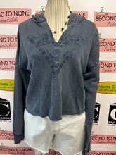 Load image into Gallery viewer, Guess Hooded Cropped Sweater (Size M)
