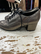 Load image into Gallery viewer, Lord &amp; Taylor Heeled Oxford Shoe (Size 8.5)
