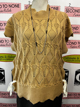 Cargar imagen en el visor de la galería, Short Sleeve Ribbon Accent Sweater (Size XL)

