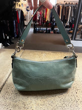 Cargar imagen en el visor de la galería, Vintage Coach Shoulder Purse
