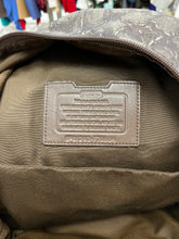 Cargar imagen en el visor de la galería, Authentic Coach Varick Backpack
