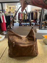 Charger l'image dans la galerie, Brown Large Shoulder Bag
