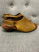 Cargar imagen en el visor de la galería, Cobb Hill Lattice Slingbacks (Size 8.5)
