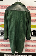Load image into Gallery viewer, The Olde Hide House Dark Green Leather Jacket (Size 6)
