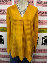 Load image into Gallery viewer, Banana Republic Check Blouse (Size L)
