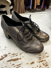 Load image into Gallery viewer, Lord &amp; Taylor Heeled Oxford Shoe (Size 8.5)
