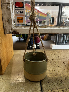 Hanging Flower Pots (2 Colours)