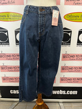 Load image into Gallery viewer, Silver Flare Leg Denim Capris (Waist 31”)
