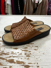 Load image into Gallery viewer, Passofino Leather Sandals (Size 7)
