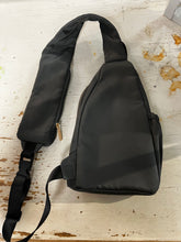 Cargar imagen en el visor de la galería, Tutilo Grey Sling Crossbody
