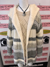 Load image into Gallery viewer, Multi-Knit Cabin-Style Sweater (Size Large)
