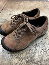 Load image into Gallery viewer, Keen Hiking Shoes (Size 10)
