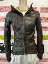 Cargar imagen en el visor de la galería, Danier Hooded &amp; Lined Leather Jacket (Size 3XS)
