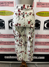 Cargar imagen en el visor de la galería, Jasmin &amp; Juliana Stretchy Floral Pants (Size 12)

