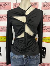 Cargar imagen en el visor de la galería, NWT H&amp;M Cutout Top (Size M)
