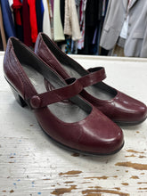 Cargar imagen en el visor de la galería, Naturalizer Elliana Mary Jane Heels (Size 9)

