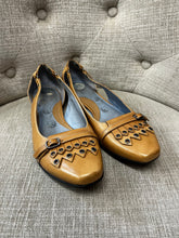 Load image into Gallery viewer, Indigo Leather Flats (Size 6 1/2)
