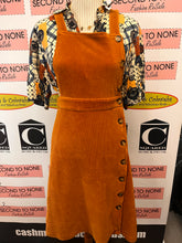 Load image into Gallery viewer, Vintage Button Up Top (Size 10)

