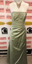 Charger l'image dans la galerie, David's Bridal Sage Formal Gown (Size 6)

