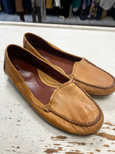 Load image into Gallery viewer, Naturalizer Leather Moccasin Loafers (Size 9.5)
