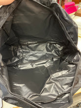 Cargar imagen en el visor de la galería, Joseph Ribkoff Duffel Bag
