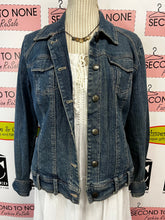 Cargar imagen en el visor de la galería, Denim Trucker Jacket (Size M)

