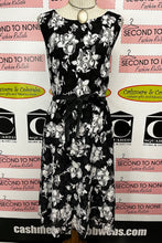 Cargar imagen en el visor de la galería, Danny and Nicole Floral Lace Dress (Size 16W)
