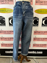 Charger l'image dans la galerie, Cleo Embroidered &amp; Bling Hem Jeans (Size 14)
