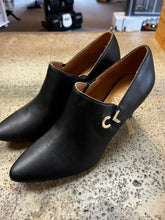 Load image into Gallery viewer, NWT Calvin Klein Heels (Size 7 1/2)
