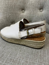 Load image into Gallery viewer, Naturalizer Leather Wedge Sandals (Size 8)
