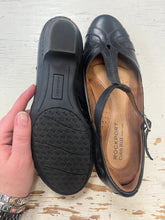 Cargar imagen en el visor de la galería, Rockport Cobb Hill Angelina T-Strap Leather Pumps (Size 9)
